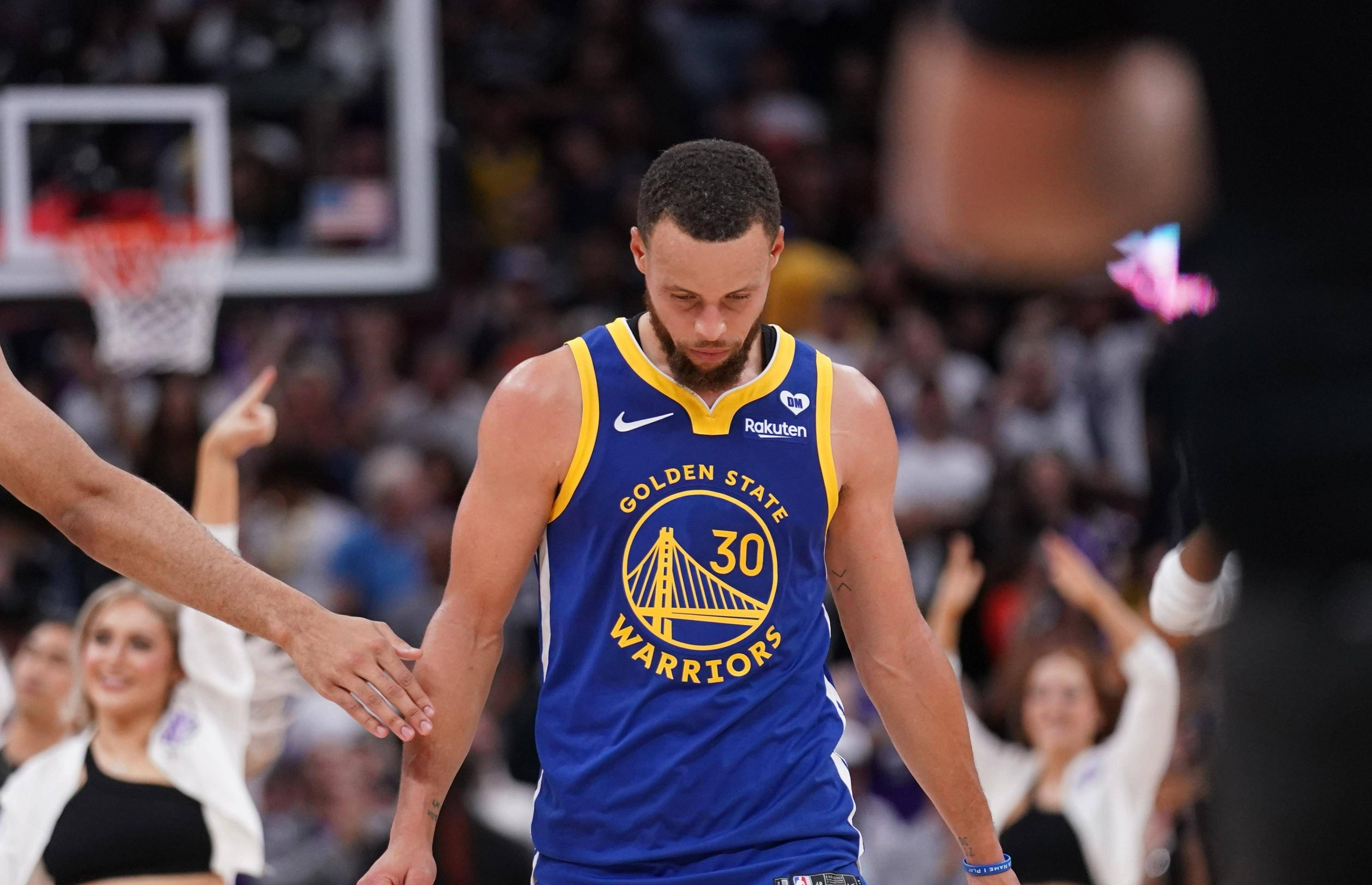 勇士队新赛季表现出色，逐渐提升排名