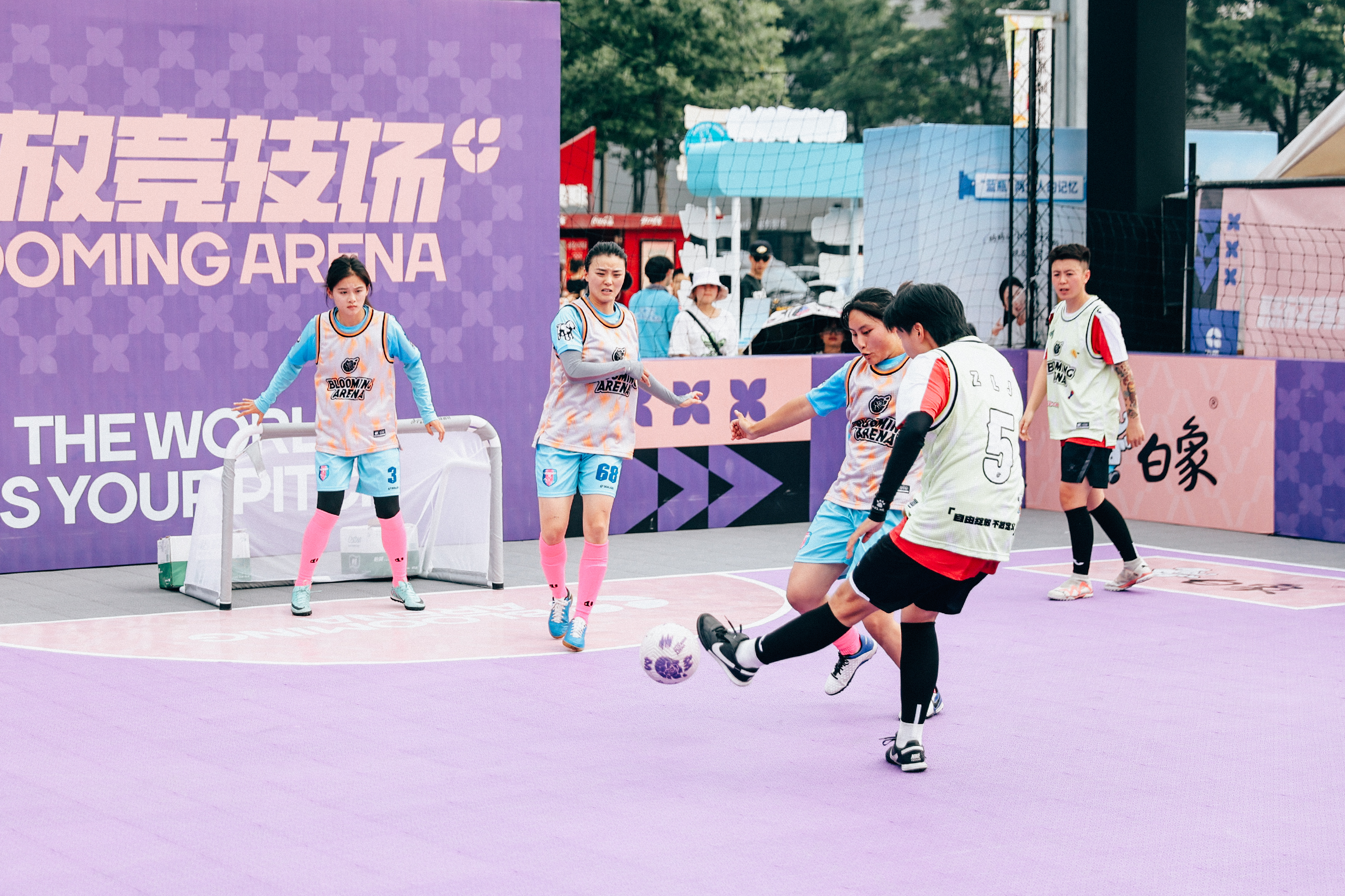 赛事精彩不断，观众尽情期待尽情观赏