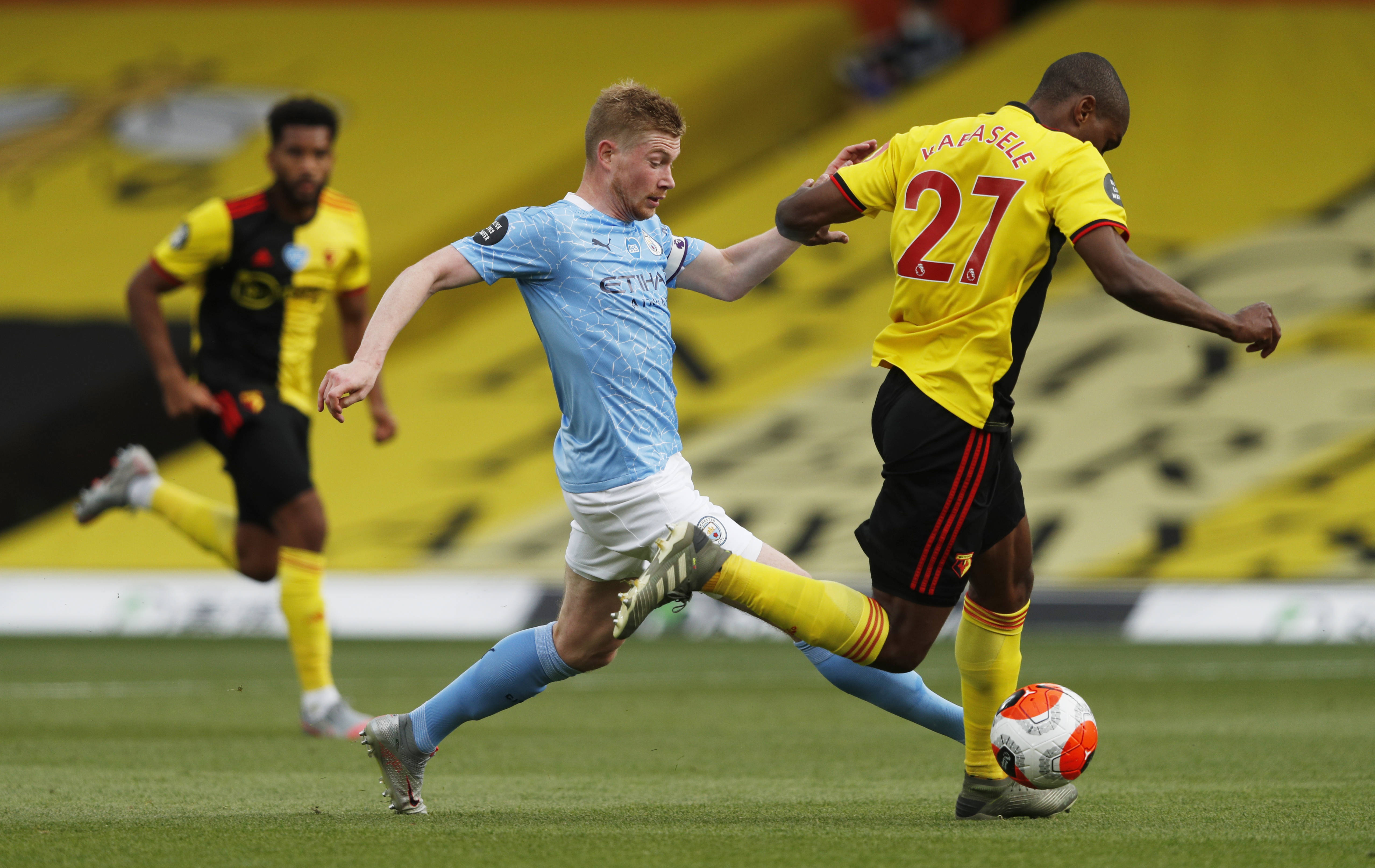 包含沃特福德主场大胜，豪取三分提升排名的词条