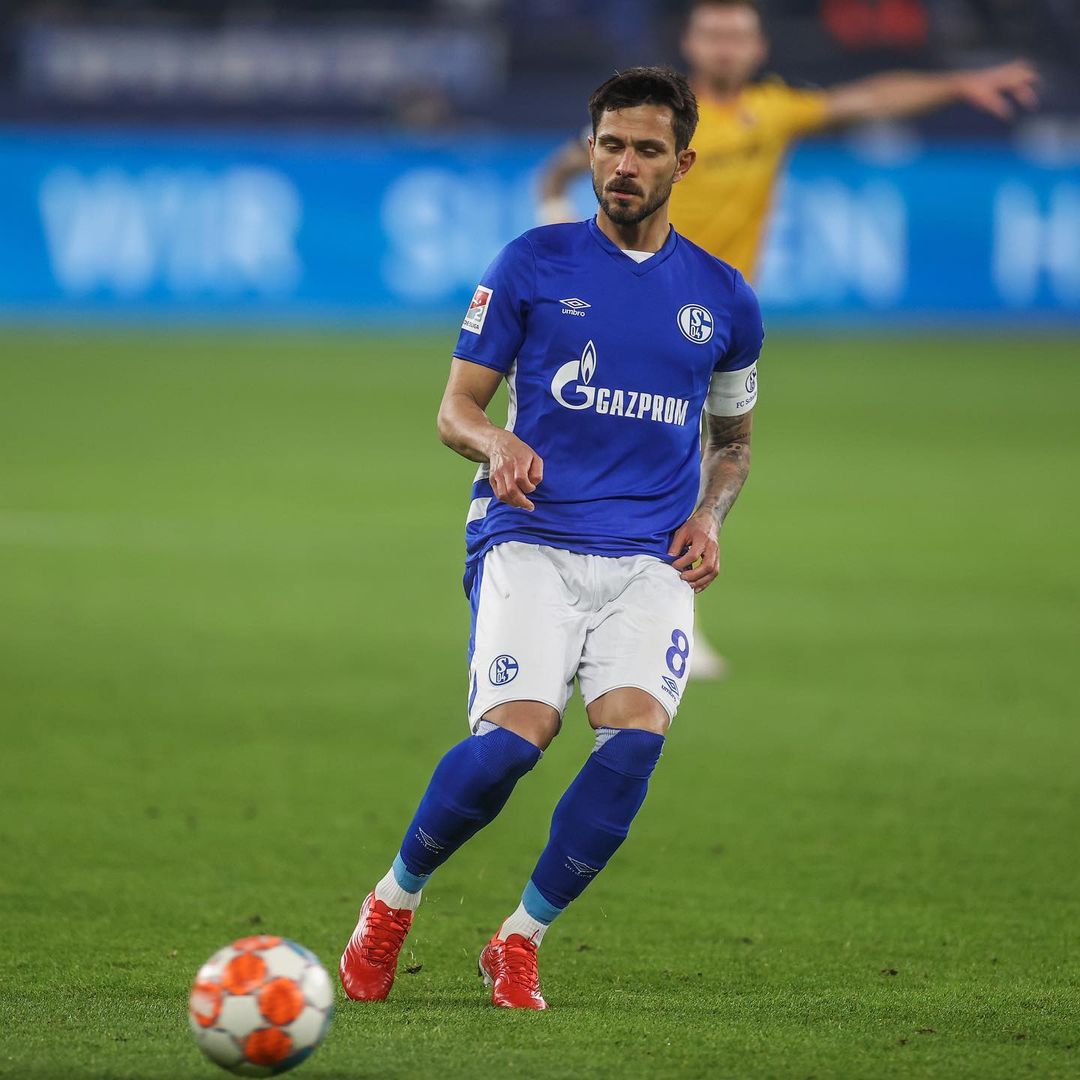 关于沙尔克遭遇挑战，力保主场不败纪录的信息