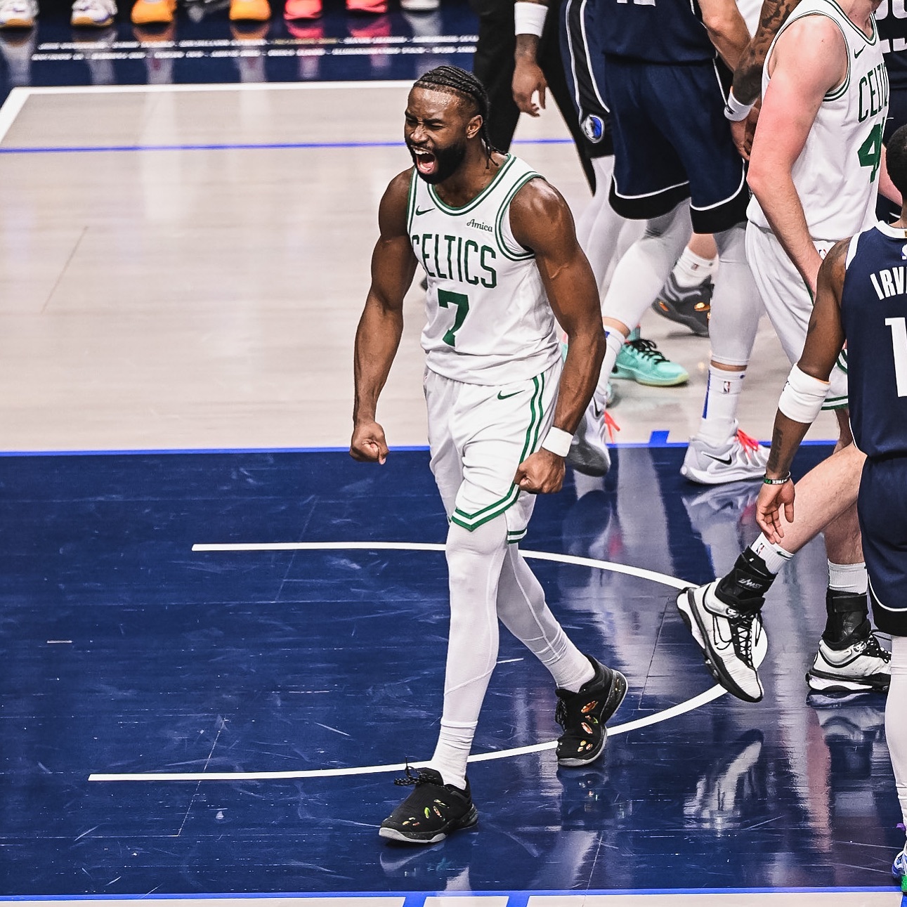 独行侠新秀连续两场砍下+得分,赢得球迷喝彩的简单介绍 独行侠新秀连续两场砍下+得分,赢得球迷喝彩的简单介绍