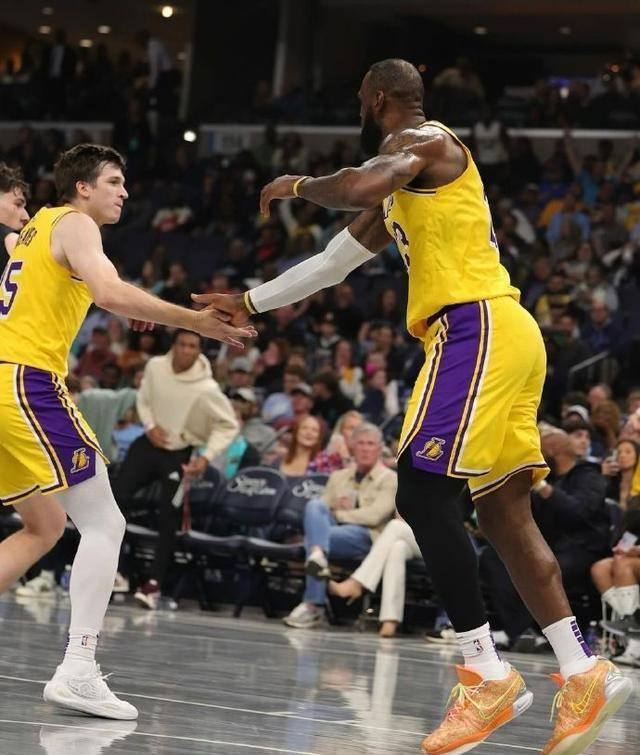 篮网主场惨败湖人，詹皇砍下35分