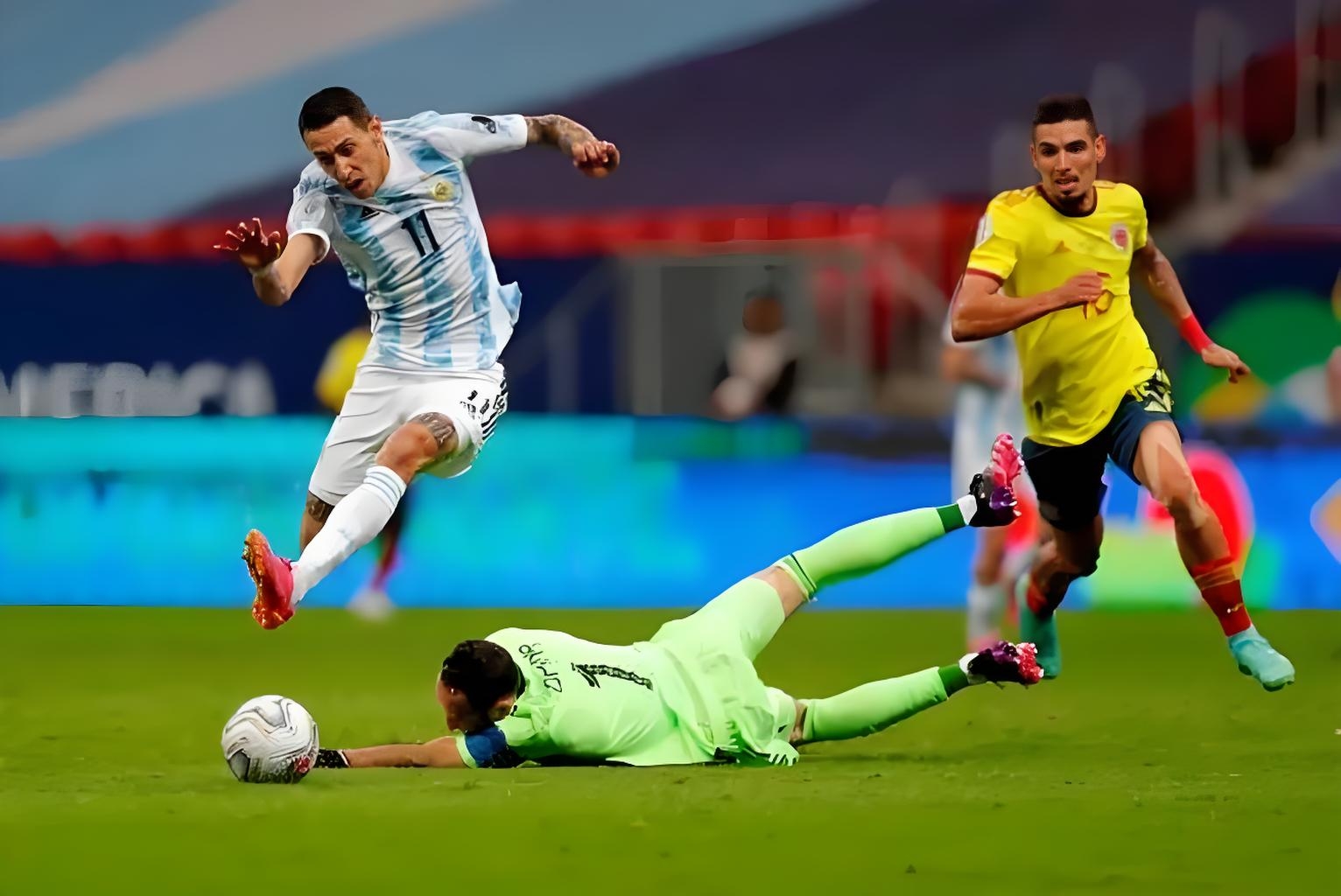 阿根廷队在足球比赛中逆转实现胜利 阿根廷队在足球比赛中逆转实现胜利