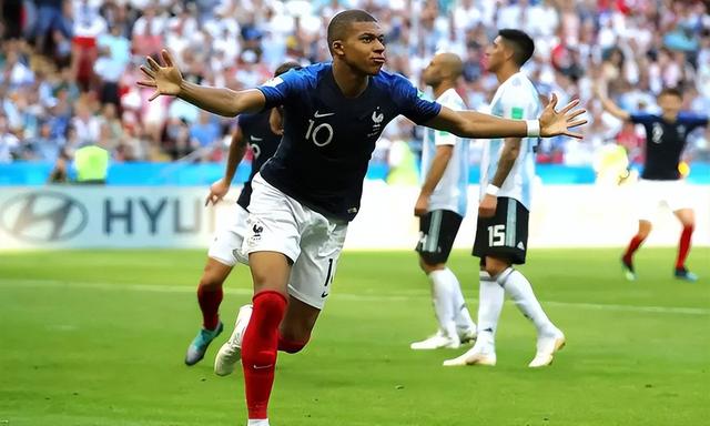 法国队横扫马来西亚队，黄鸭组合带队取胜