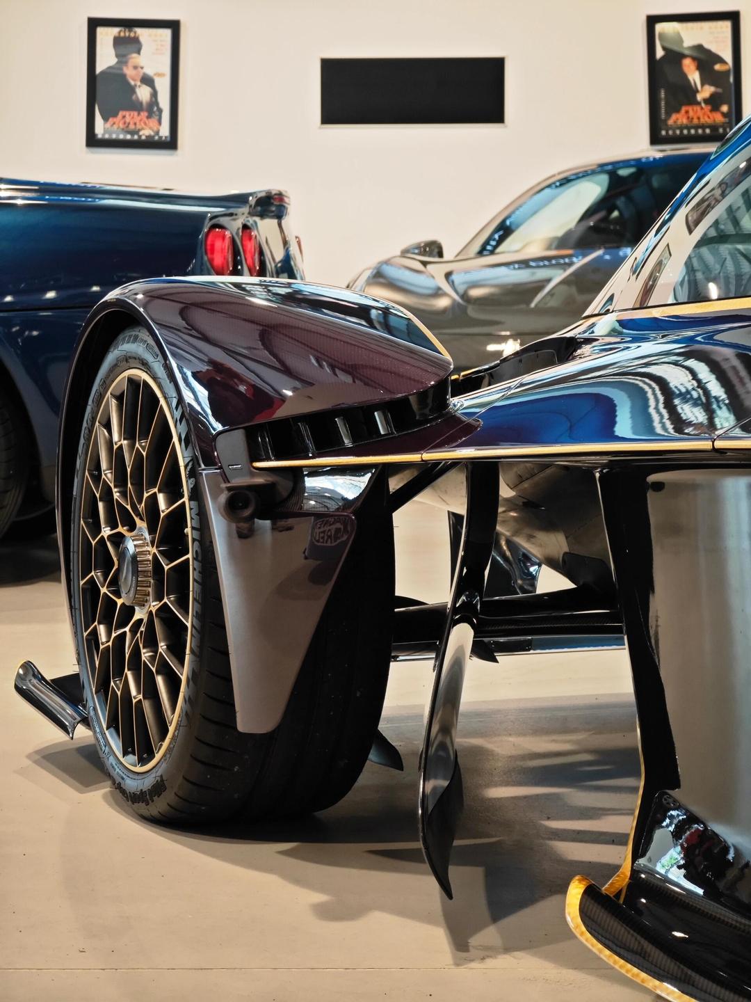 包含阿斯顿马丁绝杀索伯车队，塞恩斯惊艳四座的词条