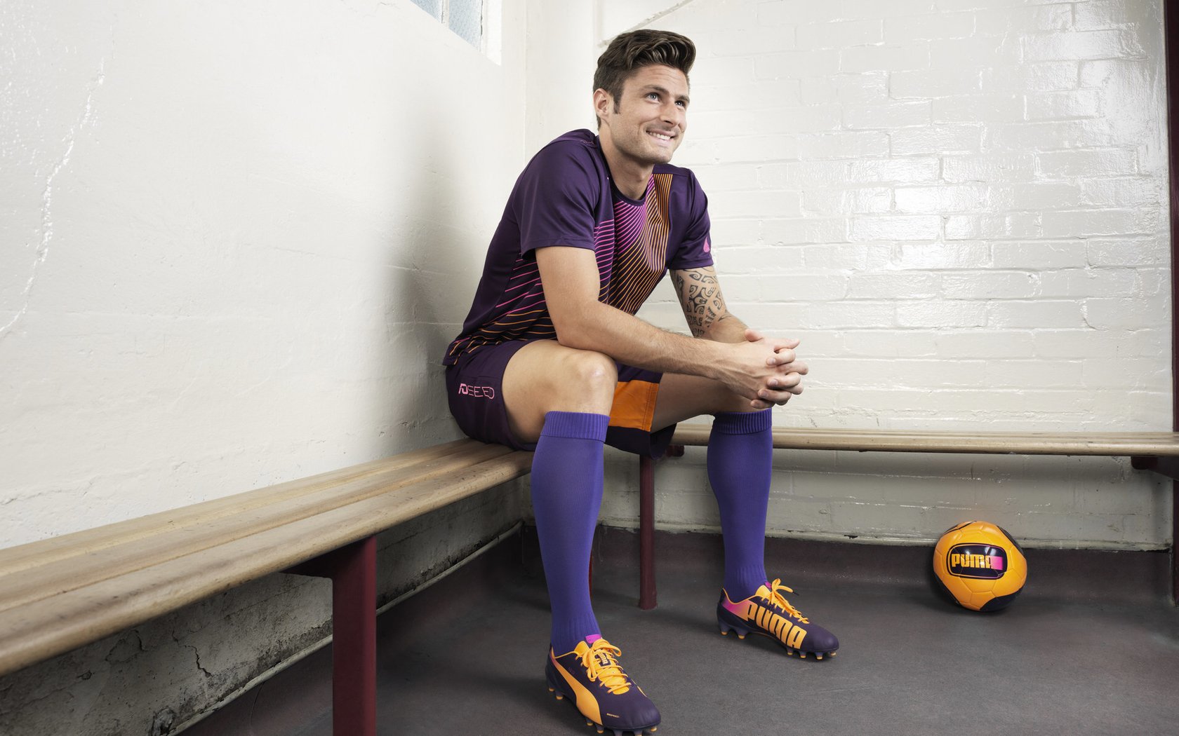 绿茵场上的平行宇宙，当伊朗铁血对阵巴萨艺术，凯恩在另一时空拉开射手差距