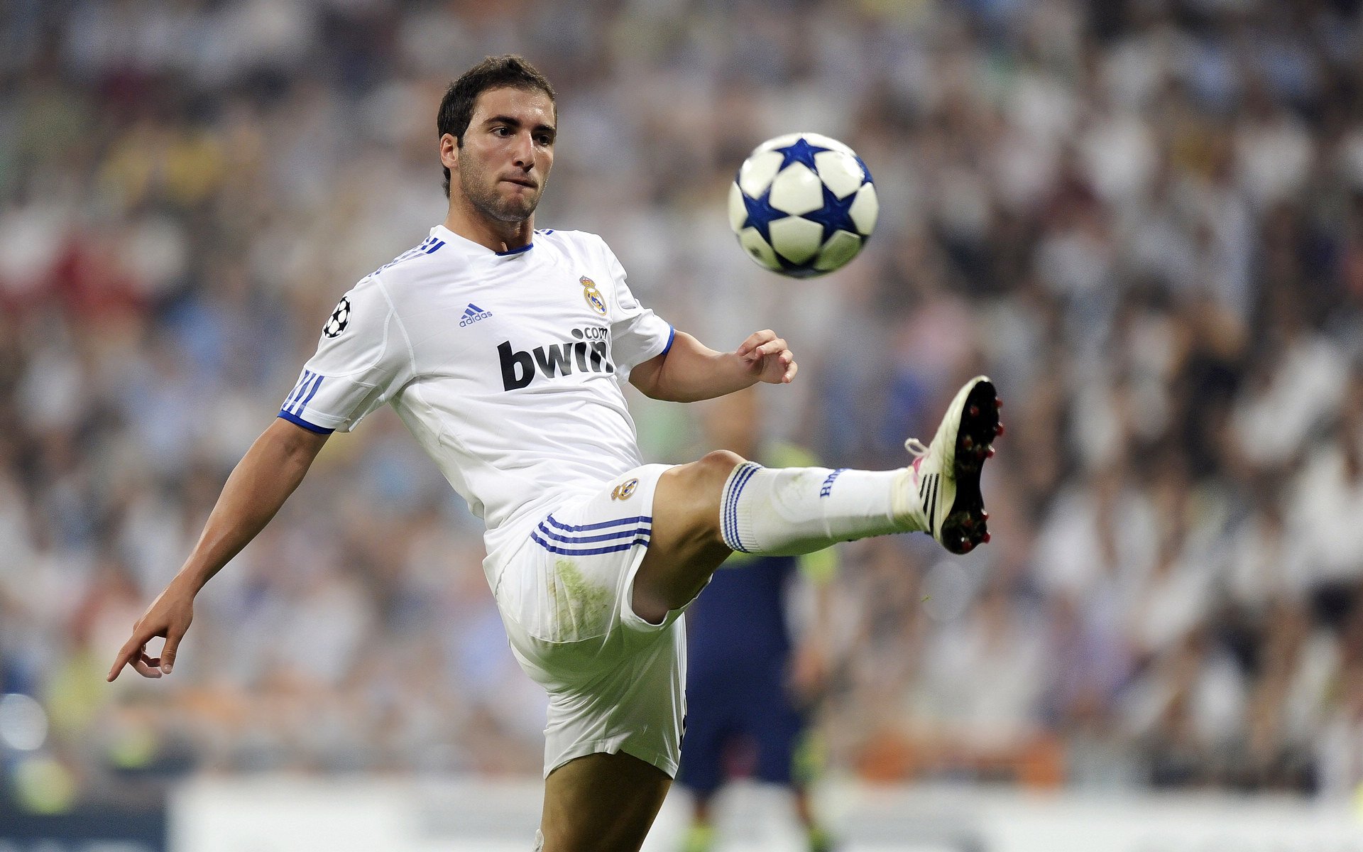 跨界传奇，阿森纳正面击溃里昂，奥纳纳在NBA总决赛接管比赛