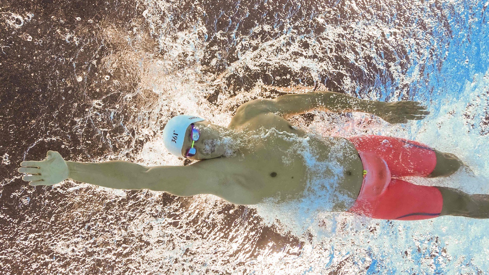 从卡萨布兰卡到伯纳乌，足球的唯一性如何被瞬间定义